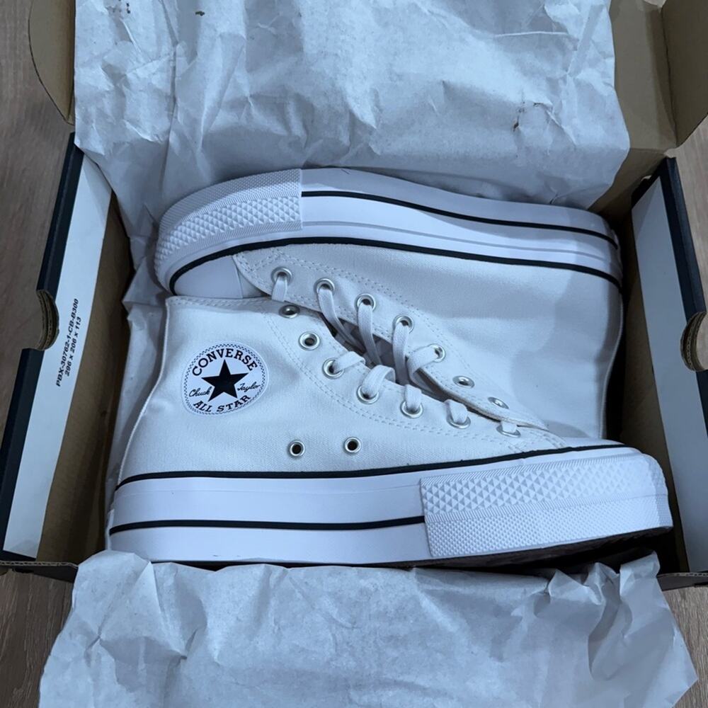 NIB • Chuck Taylor All Star Lift Platform Canvas Size: 7.5